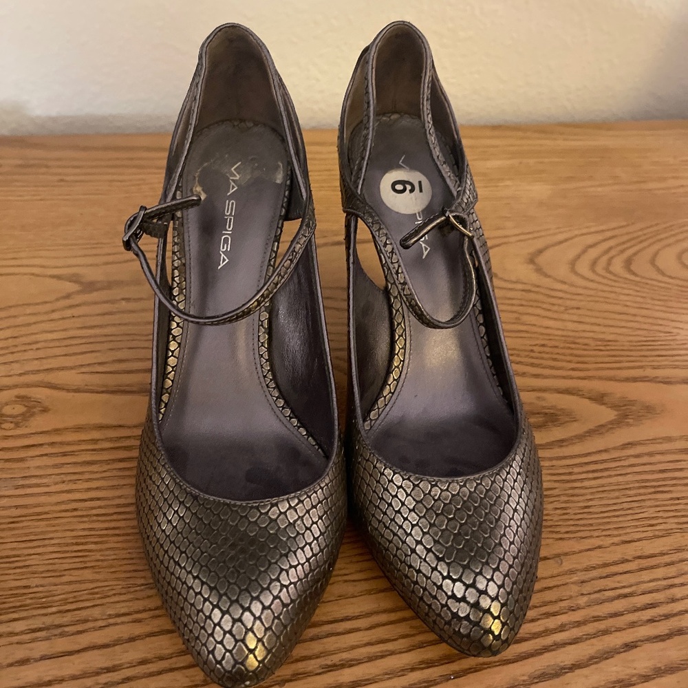 Via Spiga pewter textured pumps with strap size 9